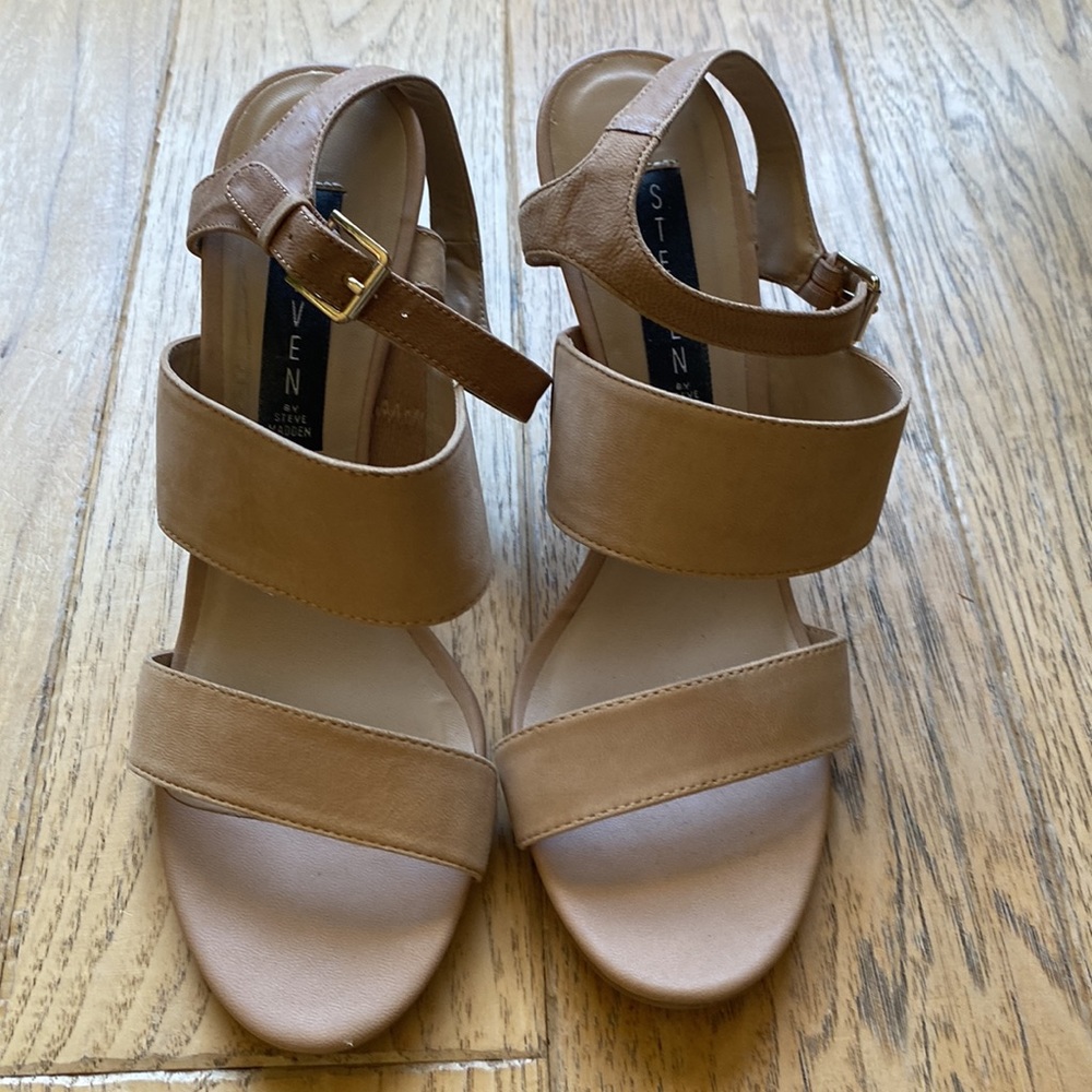Tan Sandal block heels by Steve Madden. Size 8 M. - Picture 2 of 5